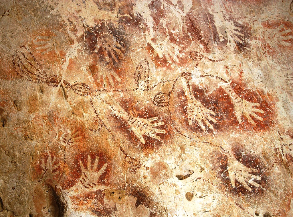 Malowidła dłoni z GuaTewet, Borneo. Creative Commons (domena publiczna)