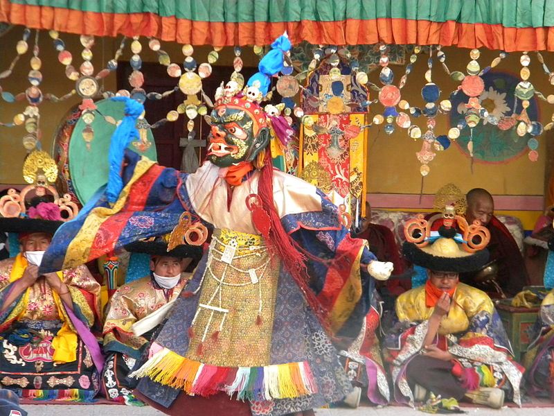 Taniec cham w klasztorze Spituk. Fot. Bodhisattwa. Creative Commons